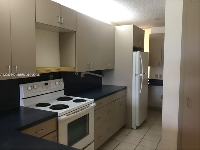 6800 Cypress Rd 411, Plantation, FL 33317