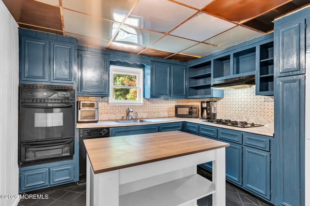 6 New Brunswick Avenue, Matawan, NJ 07747