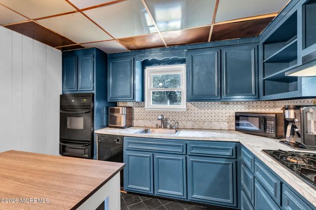 6 New Brunswick Avenue, Matawan, NJ 07747