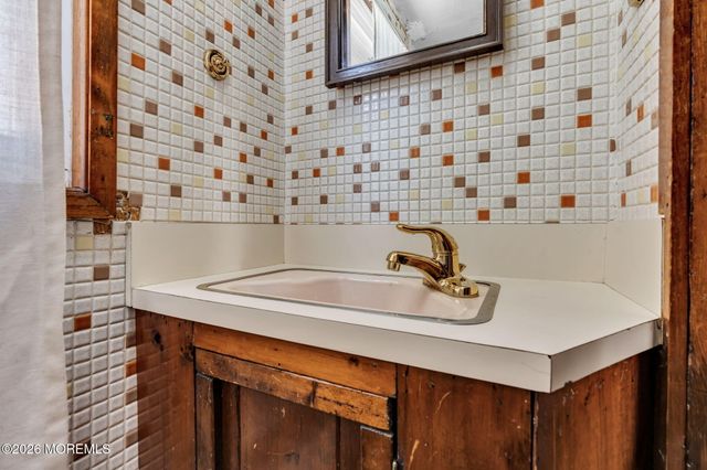 6 New Brunswick Avenue, Matawan, NJ 07747