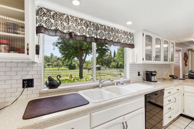 3095 Edgewood Ln, Newcastle, CA 95658