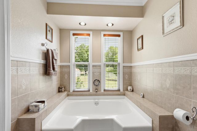 3095 Edgewood Ln, Newcastle, CA 95658