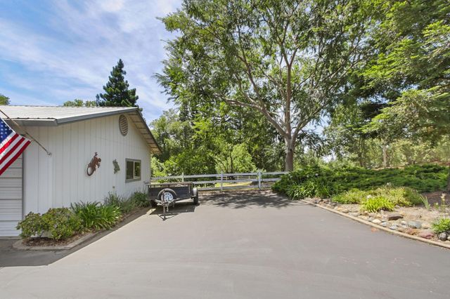 3095 Edgewood Ln, Newcastle, CA 95658