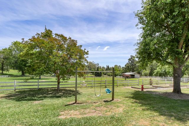 3095 Edgewood Ln, Newcastle, CA 95658