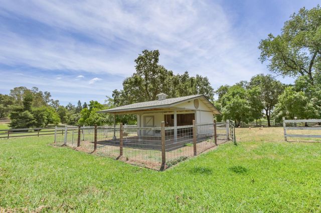 3095 Edgewood Ln, Newcastle, CA 95658