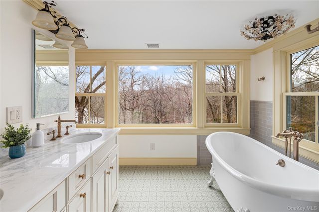 1355 Journeys End Road, Croton-on-hudson, NY 10520