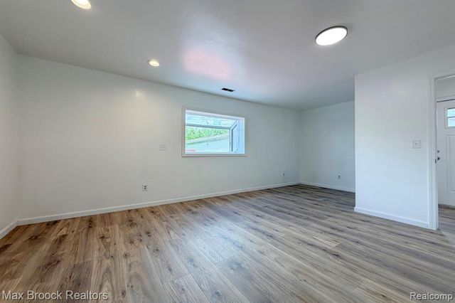 28521 Sutherland Street, Southfield, MI 48076