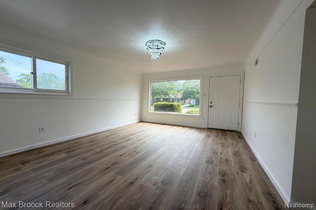 28521 Sutherland Street, Southfield, MI 48076