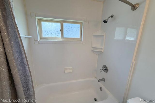 28521 Sutherland Street, Southfield, MI 48076