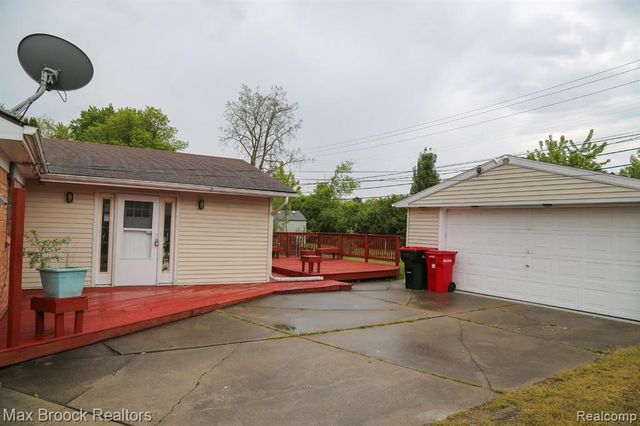 28521 Sutherland Street, Southfield, MI 48076
