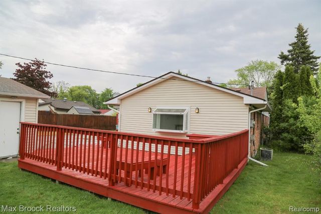 28521 Sutherland Street, Southfield, MI 48076