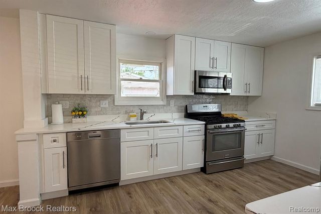 28521 Sutherland Street, Southfield, MI 48076