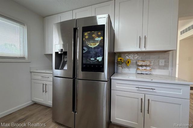 28521 Sutherland Street, Southfield, MI 48076