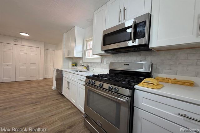 28521 Sutherland Street, Southfield, MI 48076