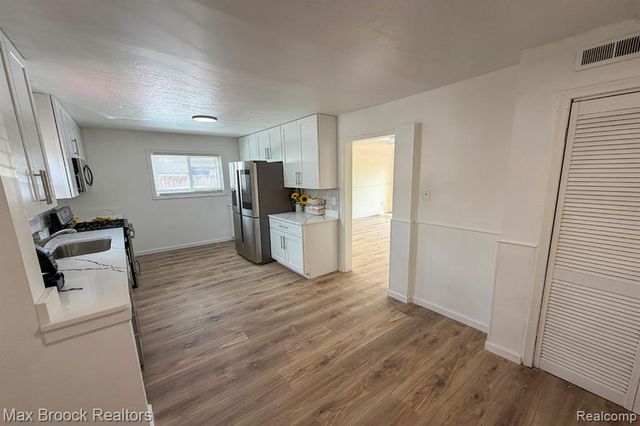 28521 Sutherland Street, Southfield, MI 48076