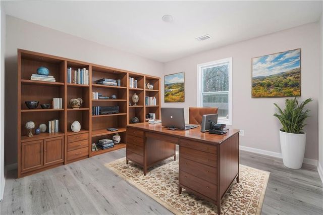 665 S Eugenia NW Place, Atlanta, GA 30318