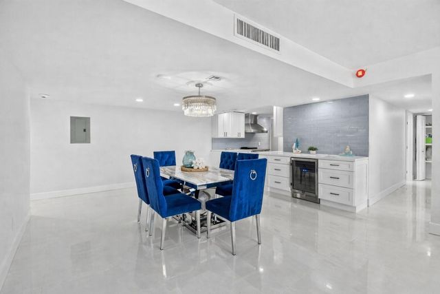 5600 N FLAGLER Drive 207, West Palm Beach, FL 33407