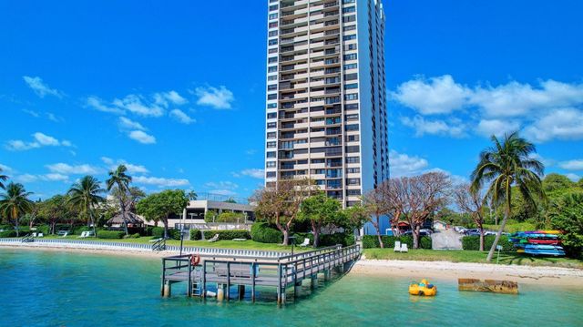 5600 N FLAGLER Drive 207, West Palm Beach, FL 33407