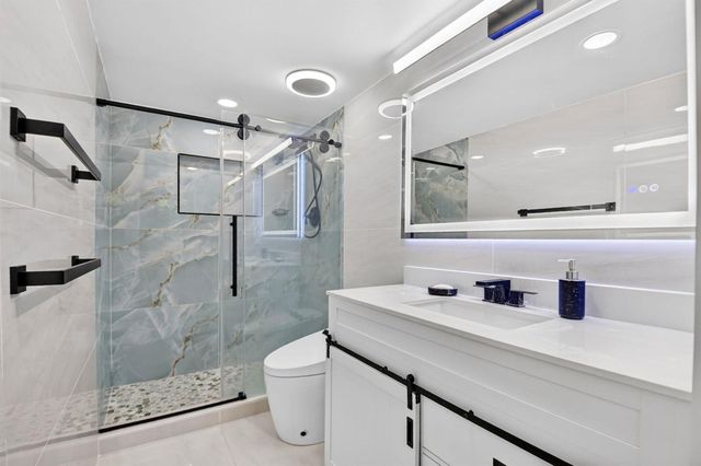 5600 N FLAGLER Drive 207, West Palm Beach, FL 33407