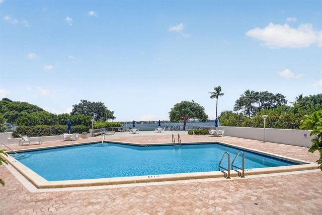 5600 N FLAGLER Drive 207, West Palm Beach, FL 33407