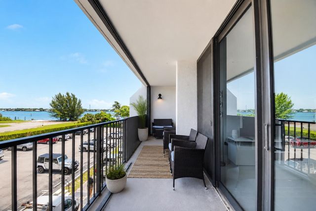 5600 N FLAGLER Drive 207, West Palm Beach, FL 33407
