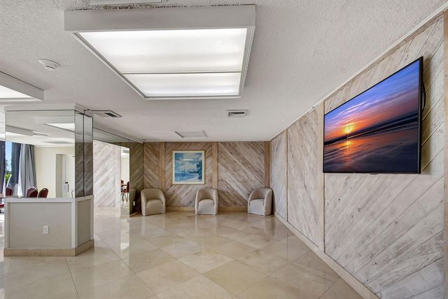 5600 N FLAGLER Drive 207, West Palm Beach, FL 33407