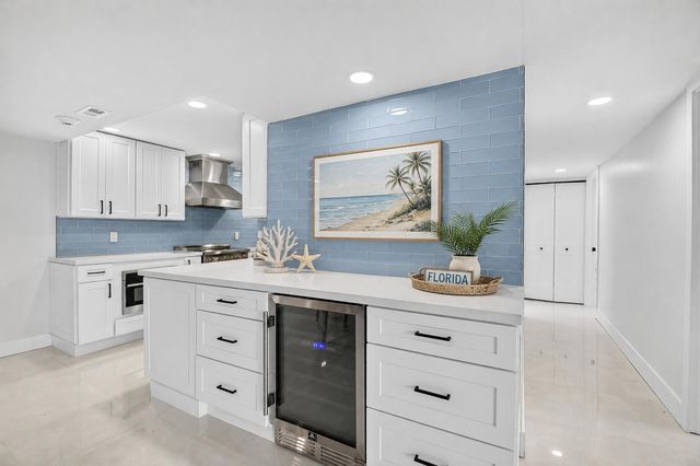 5600 N FLAGLER Drive 207, West Palm Beach, FL 33407