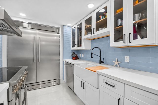 5600 N FLAGLER Drive 207, West Palm Beach, FL 33407