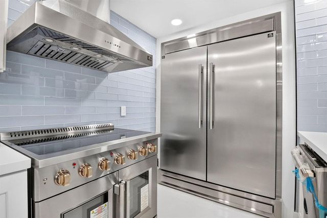 5600 N FLAGLER Drive 207, West Palm Beach, FL 33407