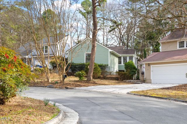 10 Lark Circle, Chapel Hill, NC 27517