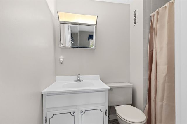 9 Pleasant Park Ave 2I, Barnstable, MA 02601