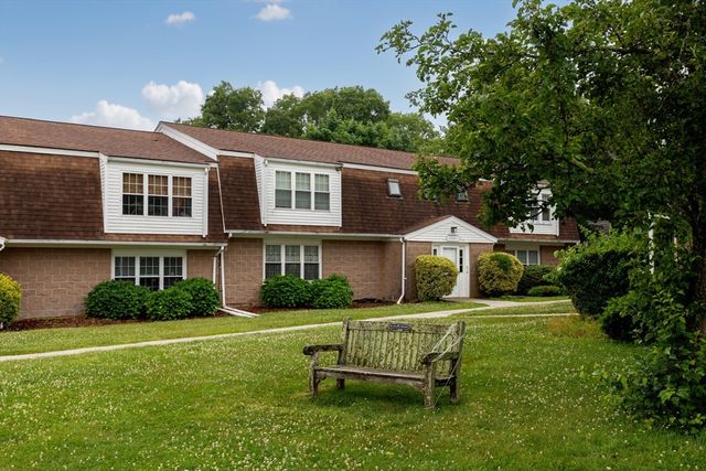 9 Pleasant Park Ave 2I, Barnstable, MA 02601