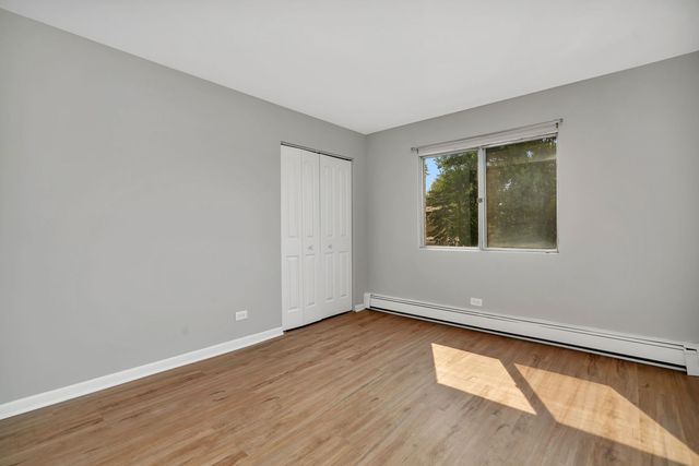 909 Plainfield Road 10, Darien, IL 60561