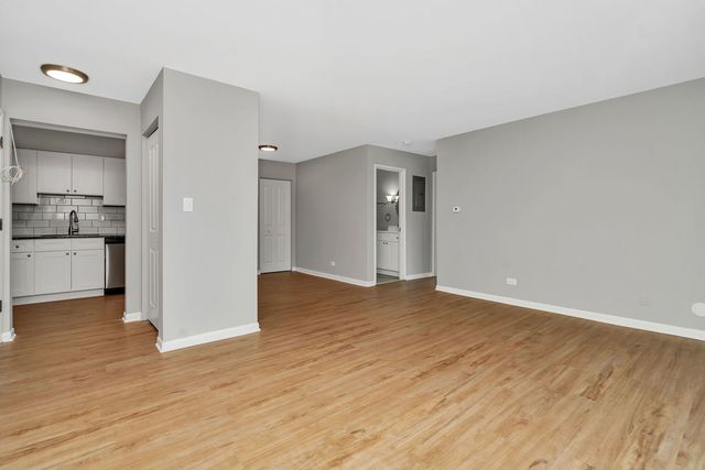 909 Plainfield Road 10, Darien, IL 60561