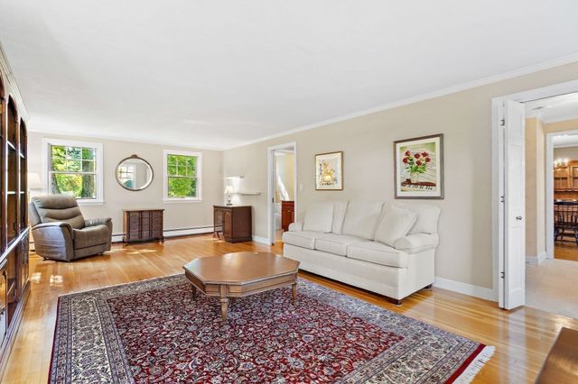 215 Oak Hill Circle, Concord, MA 01742