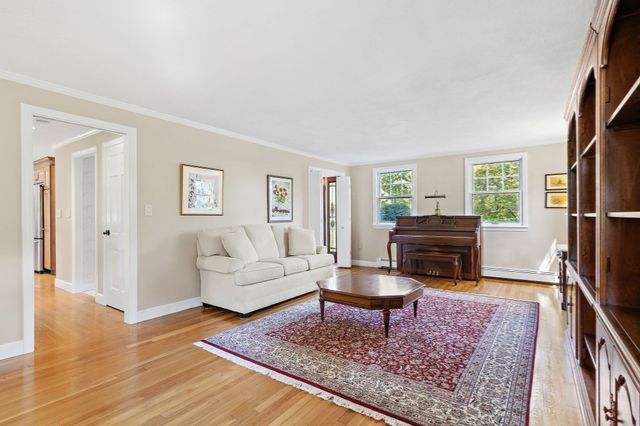 215 Oak Hill Circle, Concord, MA 01742