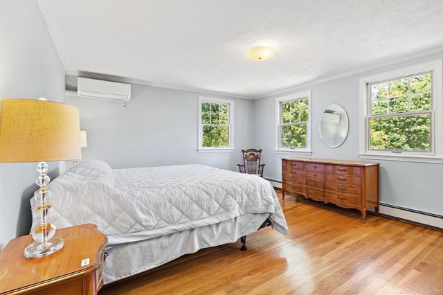 215 Oak Hill Circle, Concord, MA 01742