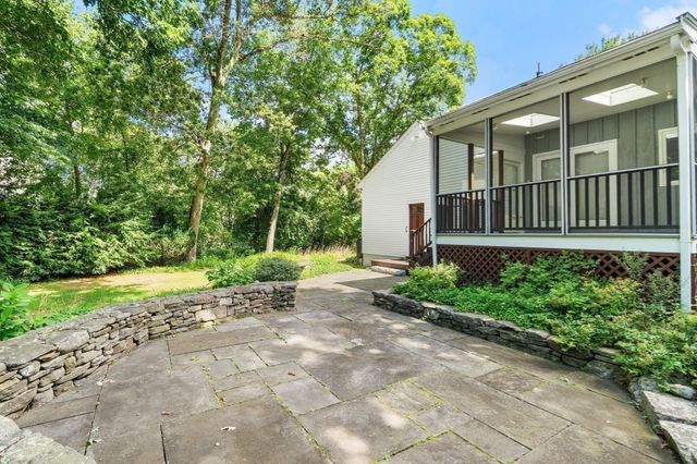 215 Oak Hill Circle, Concord, MA 01742