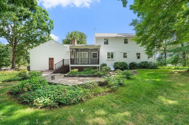 215 Oak Hill Circle, Concord, MA 01742