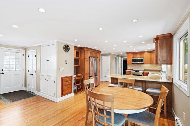 215 Oak Hill Circle, Concord, MA 01742