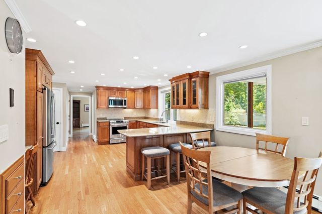 215 Oak Hill Circle, Concord, MA 01742