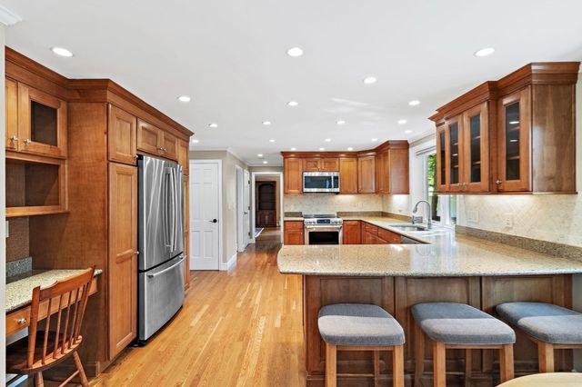 215 Oak Hill Circle, Concord, MA 01742