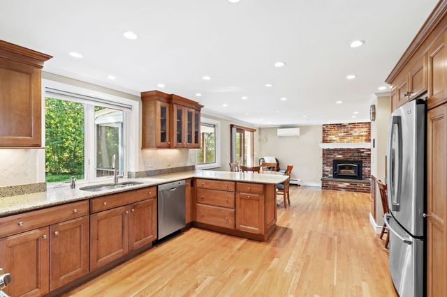 215 Oak Hill Circle, Concord, MA 01742