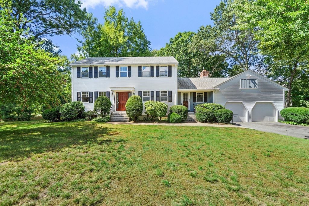 215 Oak Hill Circle, Concord, MA 01742