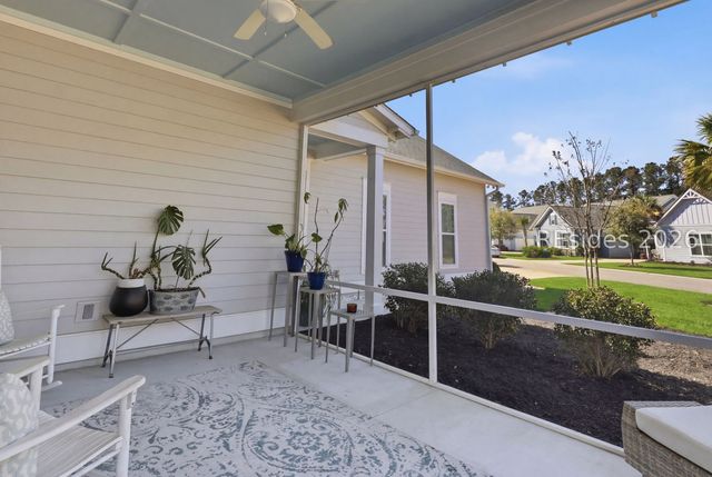 306 Castaway Dr, Bluffton, SC 29910