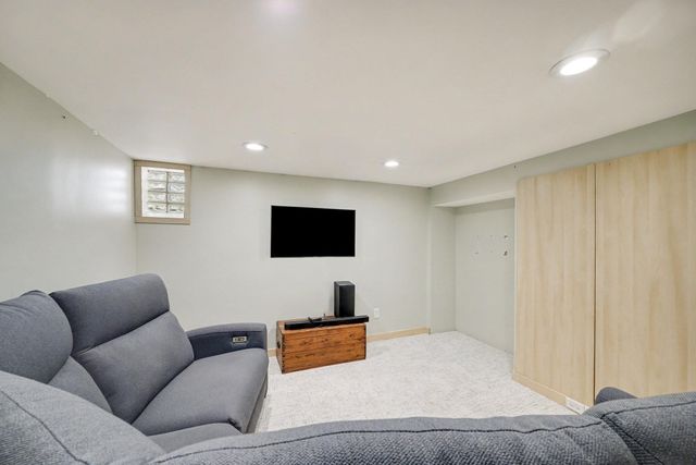 3900 40th Avenue S, Minneapolis, MN 55406