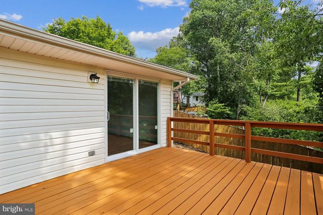 5706 OAK APPLE CT, Burke, VA 22015