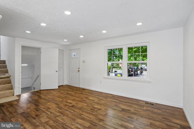 5706 OAK APPLE CT, Burke, VA 22015