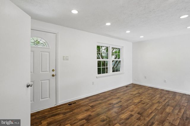 5706 OAK APPLE CT, Burke, VA 22015