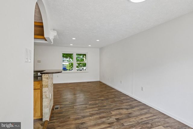 5706 OAK APPLE CT, Burke, VA 22015